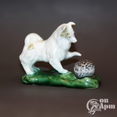 Скульптура "Собака с мячом"